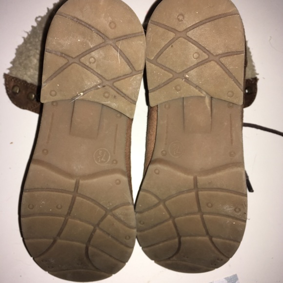 Brown fuzzy boots - Picture 5 of 5